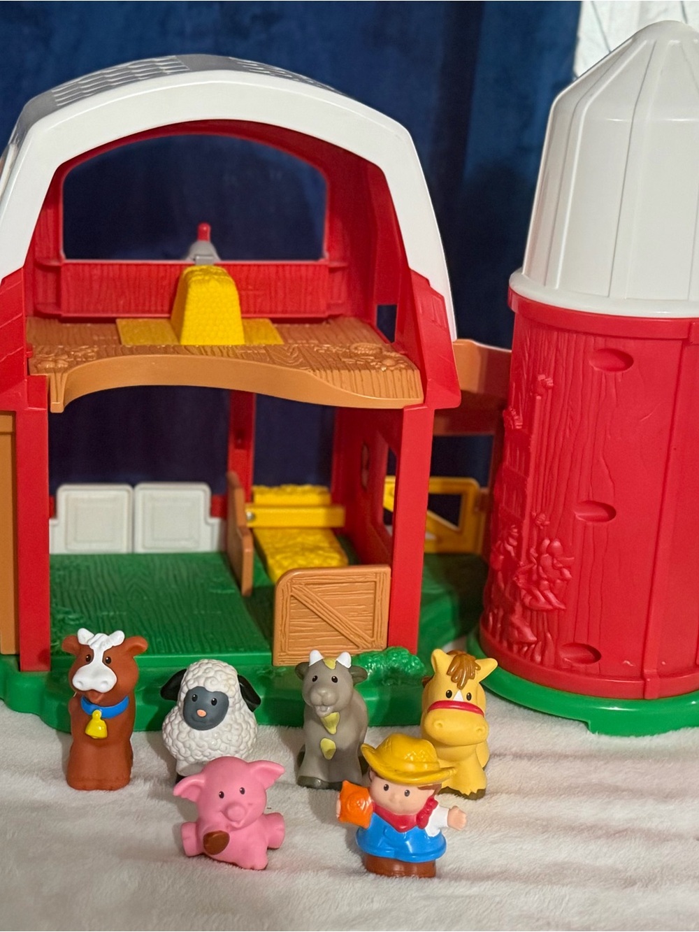 2005 Fisher-Price Little People Animal Sounds Farm red barn playset.